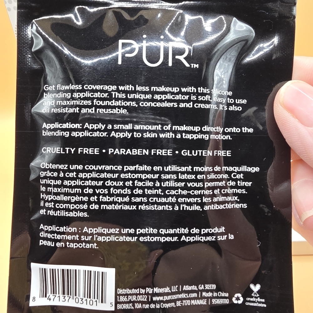PUR Downtown Detox Black Lemon Mask On Point Eyeshadow Blending Applicator - Picture 4 of 5